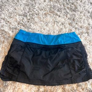 Rare lululemon skirt! In size 4! has little ruffles on the side!